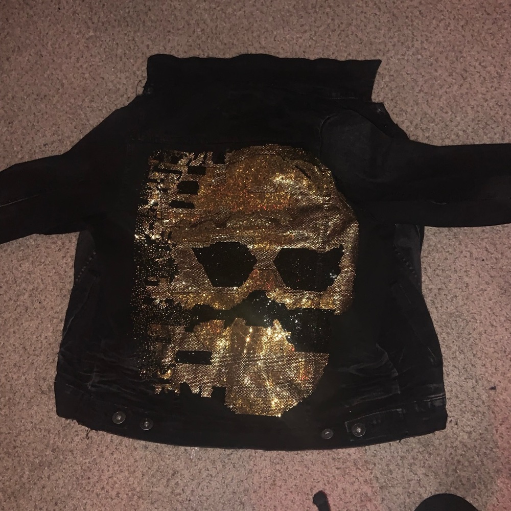 Brand new jean jacket dazzled skull head is an amazing piece to have !!